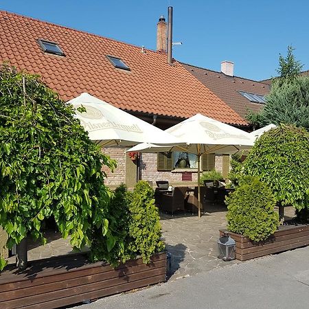 Barock Restaurant & Pension Topoľčany المظهر الخارجي الصورة