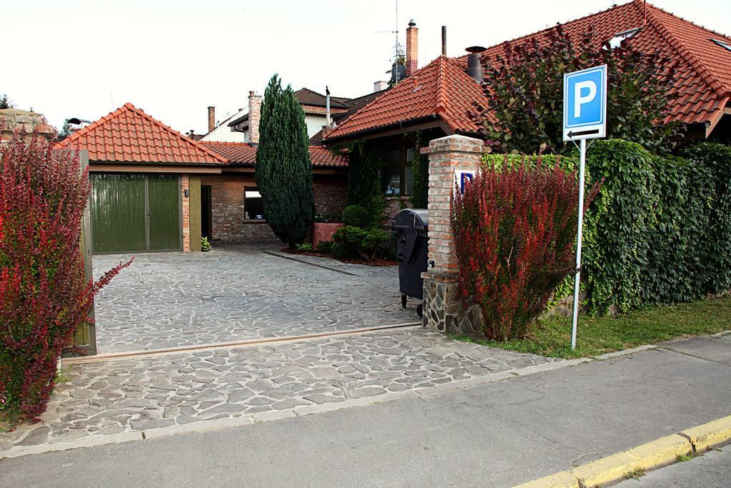 Barock Restaurant & Pension Topoľčany المظهر الخارجي الصورة
