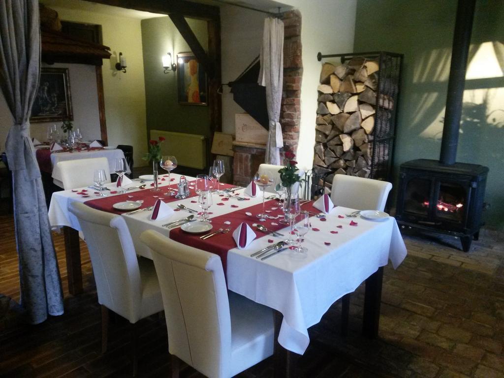 Barock Restaurant & Pension Topoľčany المظهر الخارجي الصورة