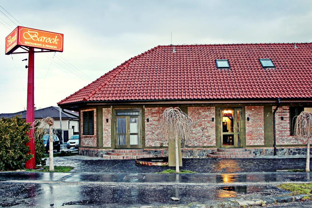 Barock Restaurant & Pension Topoľčany المظهر الخارجي الصورة