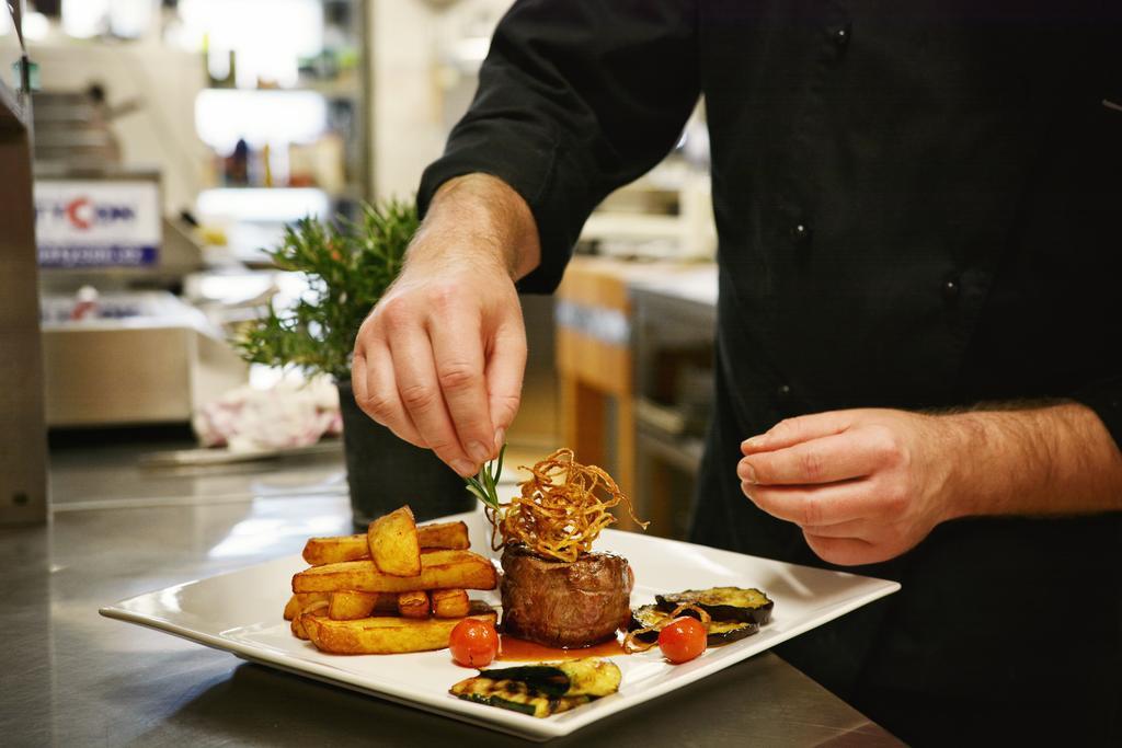 Barock Restaurant & Pension Topoľčany المظهر الخارجي الصورة