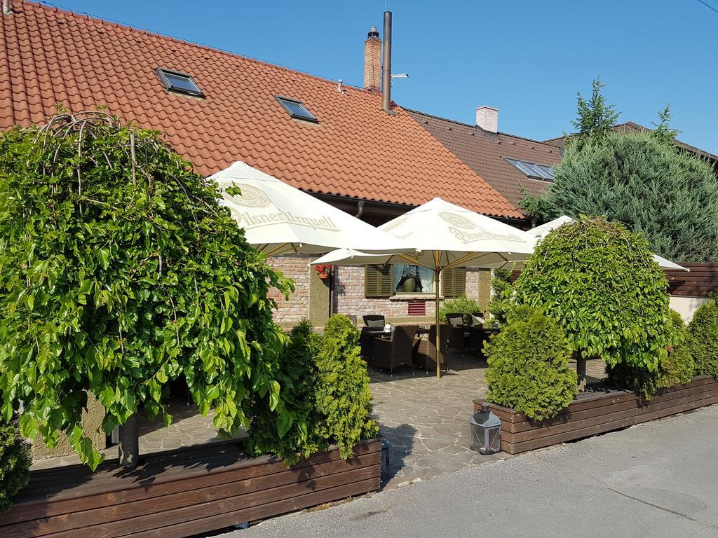 Barock Restaurant & Pension Topoľčany المظهر الخارجي الصورة