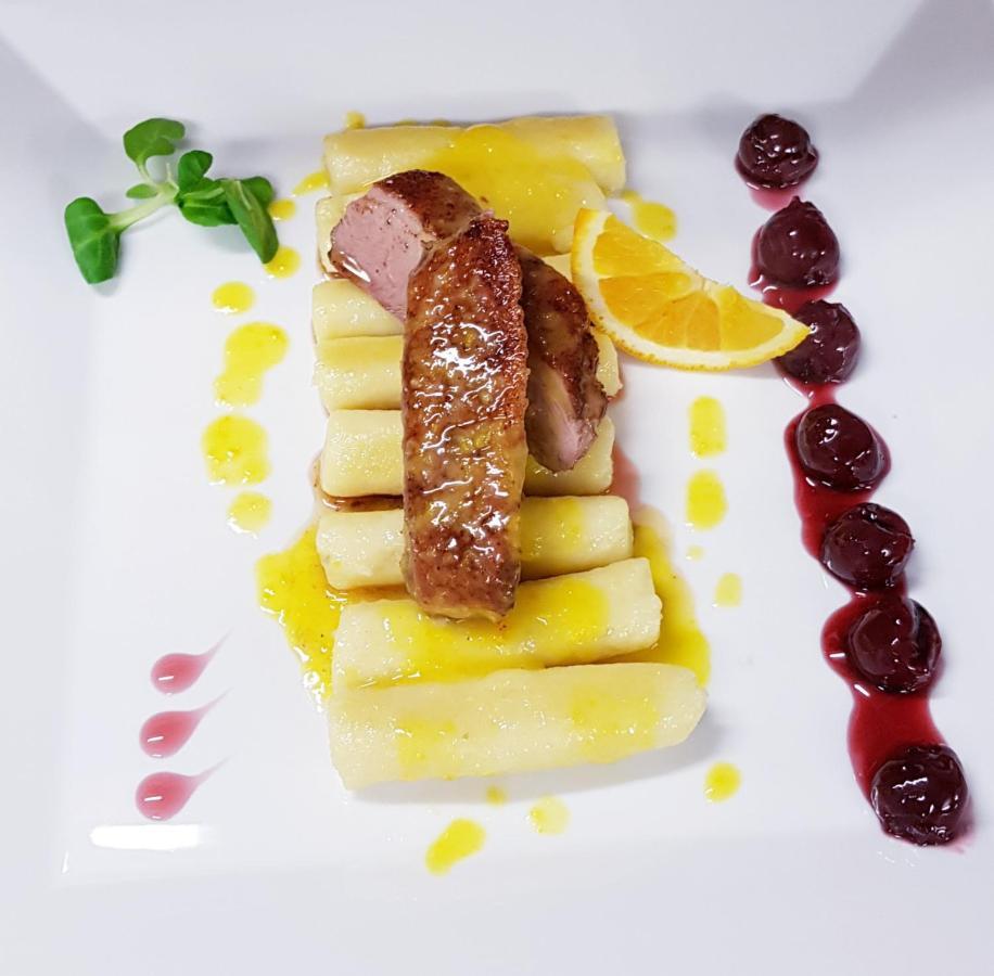 Barock Restaurant & Pension Topoľčany المظهر الخارجي الصورة